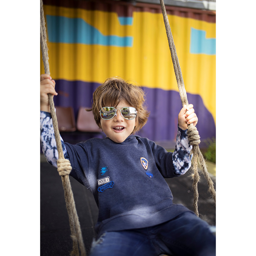 Φανελένιο κοντομάνικο φούτερ με κουκούλα και απλικέ σήματα 