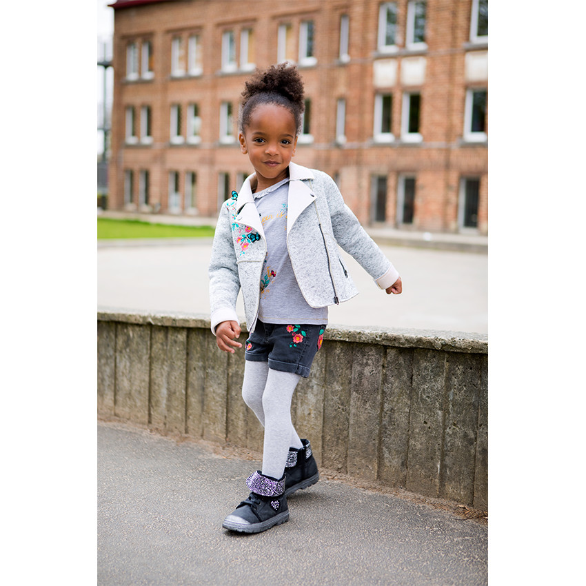 Τζιν σορτς με κέντημα και ζώνη με παγιέτες 