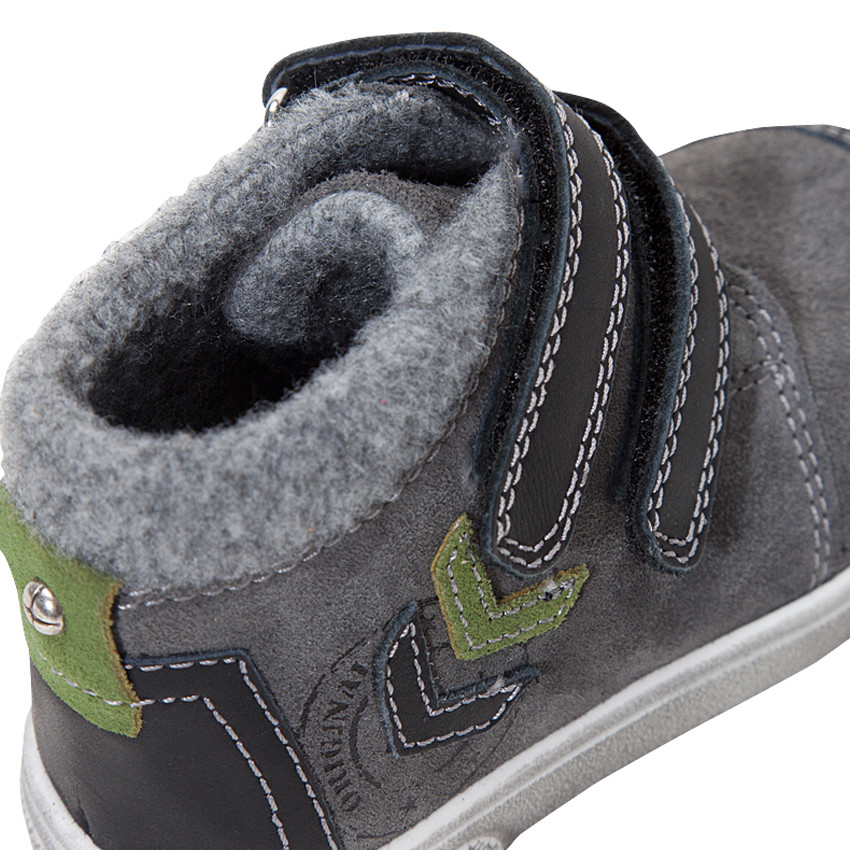 Μποτάκια από δέρμα σουέτ. 