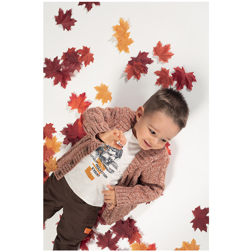 Πλεκτή χοντρή ζακέτα με διαφορετικές πλέξεις 