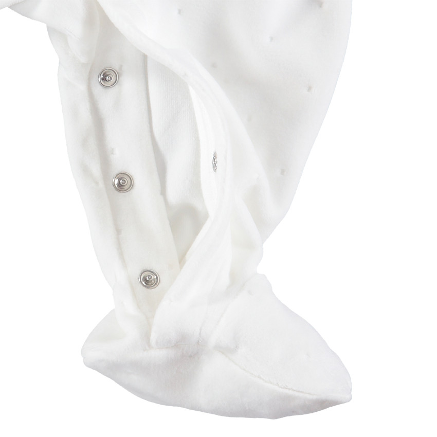 Βελουτέ φορμάκι ύπνου με βολάν στη λαιμόκοψη και κεντημένα μοτίβα 