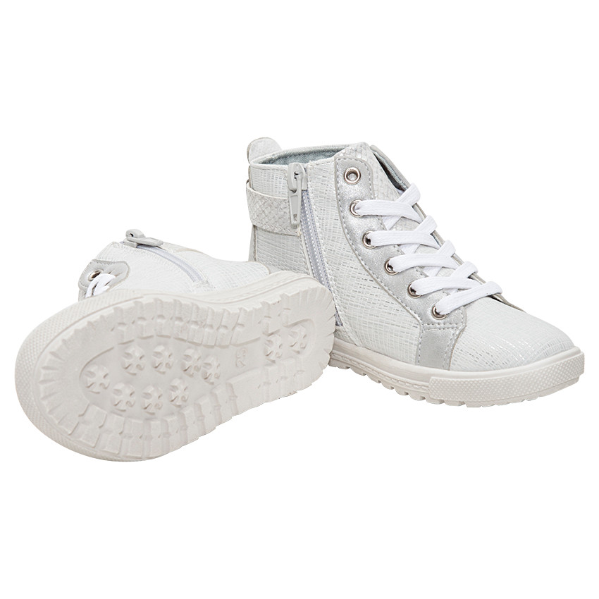 Ασημί μποτάκια με κορδόνια και φερμουάρ με διακοσμητική αγκράφα σε νούμερα από 24 έως 27 