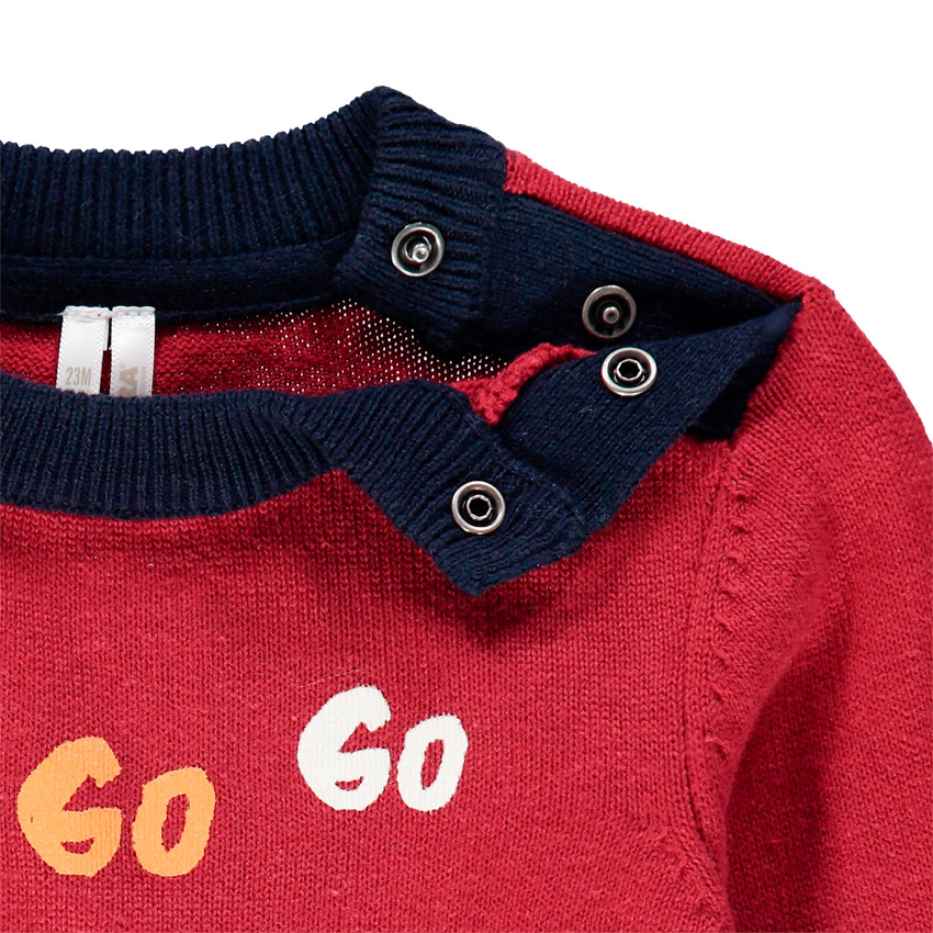 Πλεκτό πουλόβερ με τύπωμα και λαιμόκοψη με σούστες 