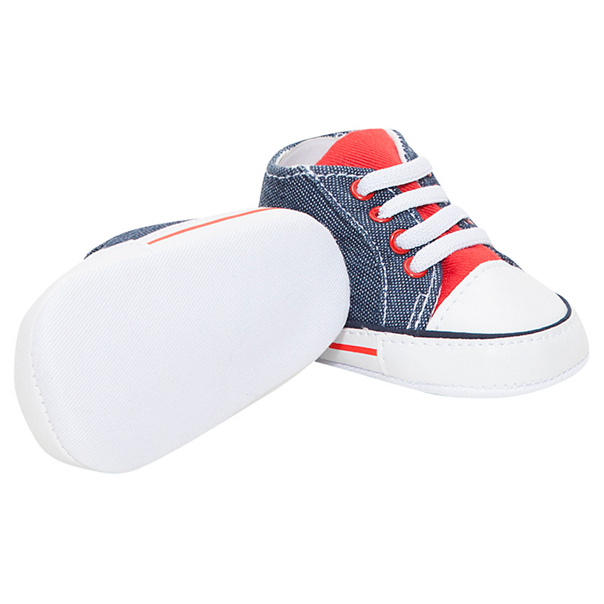 Αθλητικά μποτάκια από ύφασμα σε τζιν ύφανση με μπάλωμα σημαία 