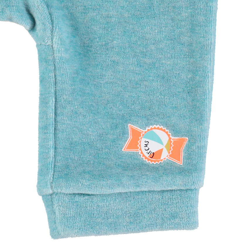 Σύνολο βελούδινο παντελόνι, μπλούζα με στάμπα και γιλέκο από λεπτό sherpa 