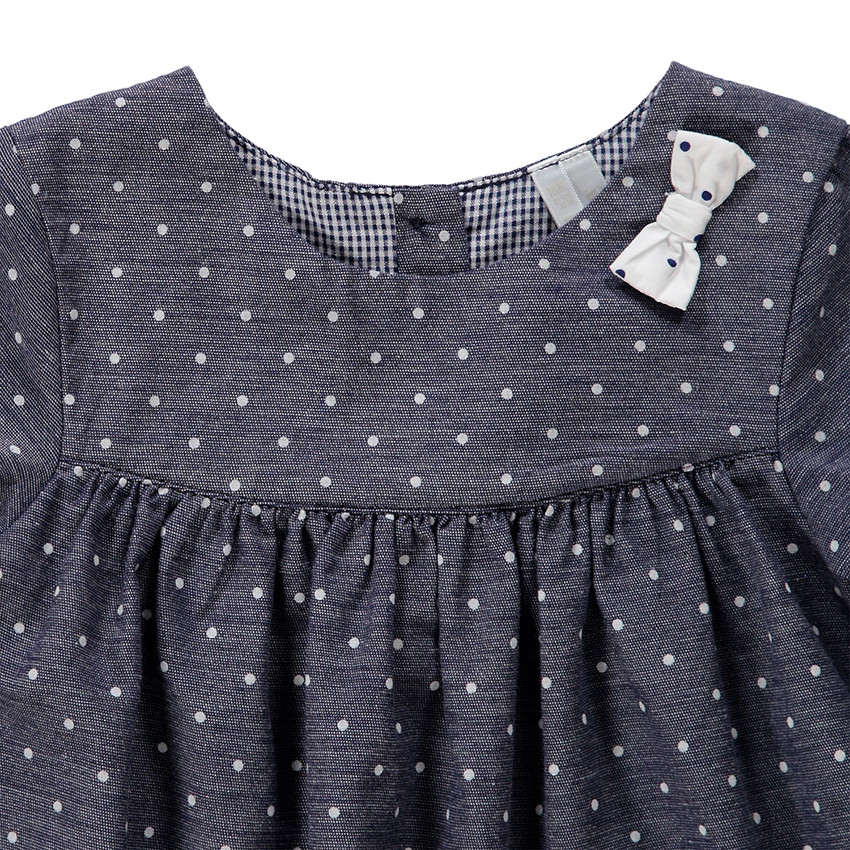 Τουνίκ με μανίκια με βολάν και πουά μοτίβο. 