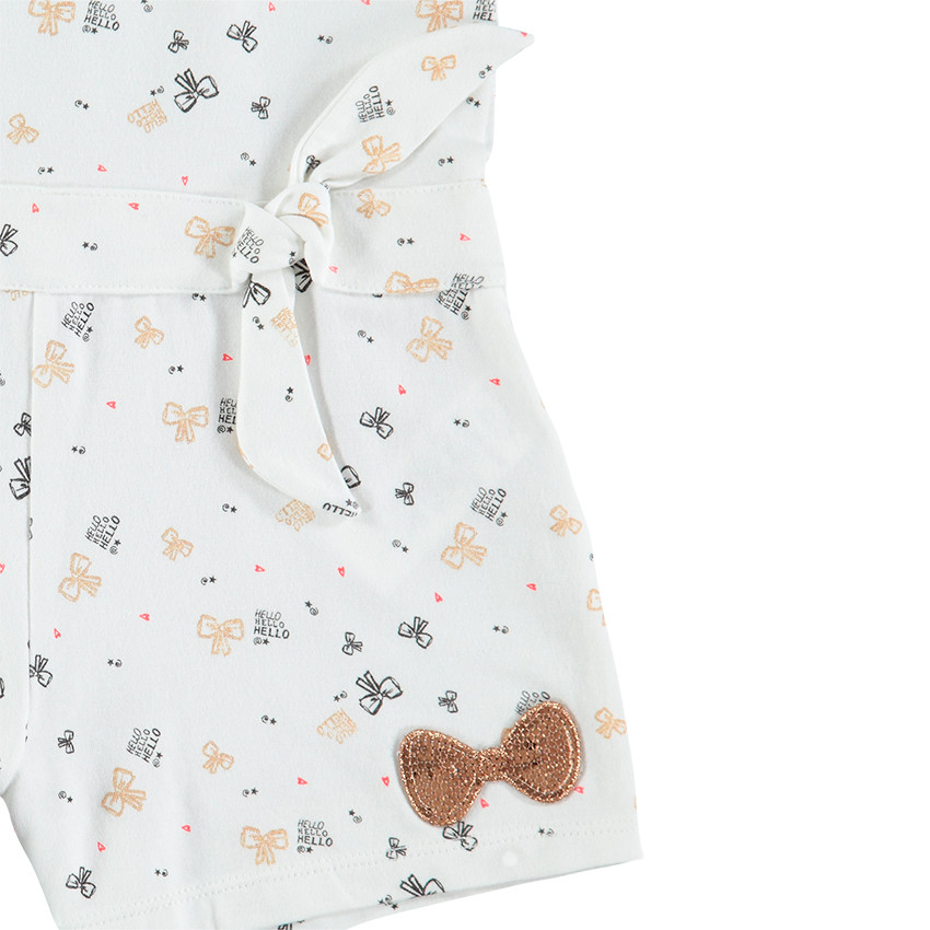 Κοντή ολόσωμη φόρμα με σχέδιο σε όλη την επιφάνεια και τιράντες με πούλιες 