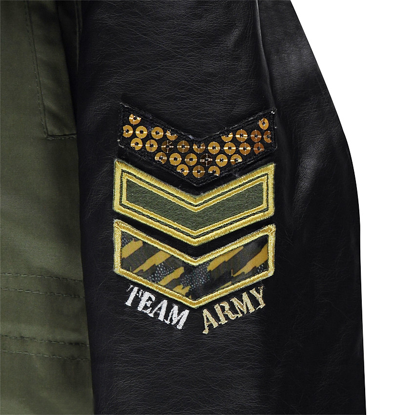 Παρκά από δύο υλικά, επένδυση από sherpa και αφαιρούμενη κουκούλα 