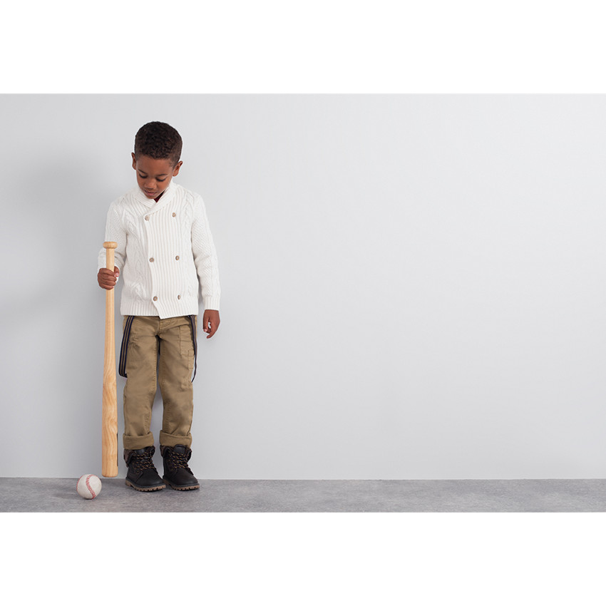 Βαμβακερό παντελόνι νηματοβαφή με μόνιμες τσακίσεις και αφαιρούμενες ριγέ τιράντες 