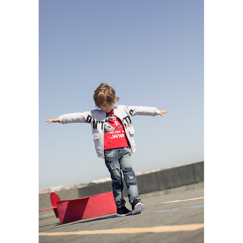 Τζιν με used όψη, μόνιμες τσακίσεις και σκισίματα  