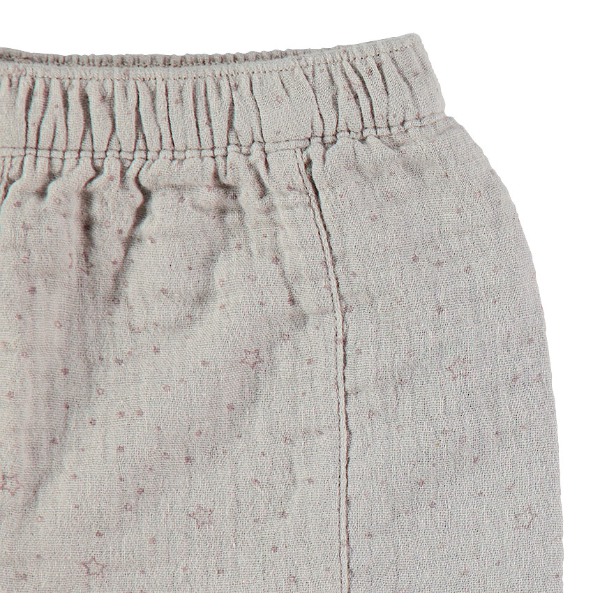 Βαμβακερό σορτσάκι με επένδυση σε στιλ γκοφρέ και μικρά τυπωμένα αστεράκια 