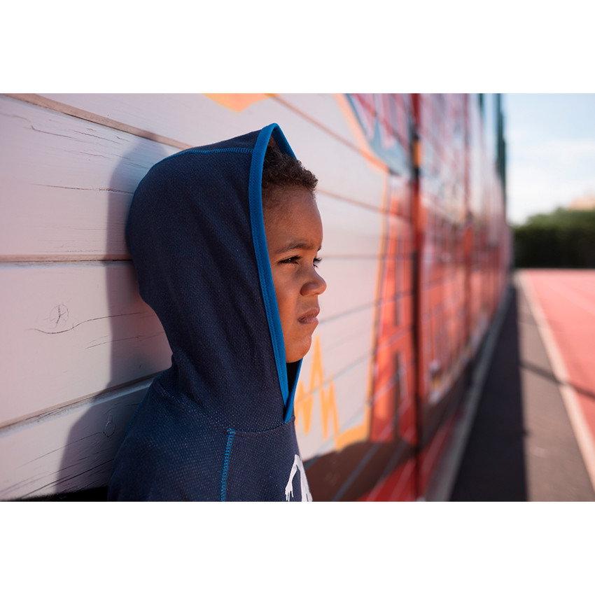 Φανελένιο φούτερ με κουκούλα, τσέπες με φερμουάρ και σπορ στάμπα 