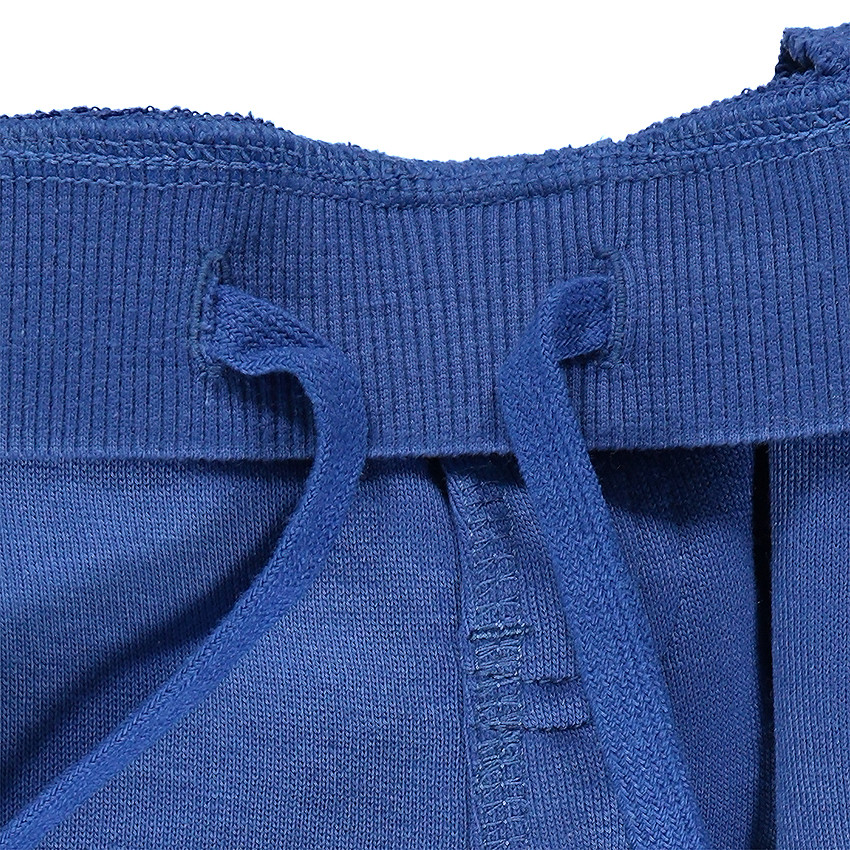 Μονόχρωμη βερμούδα από λεπτή φανέλα 