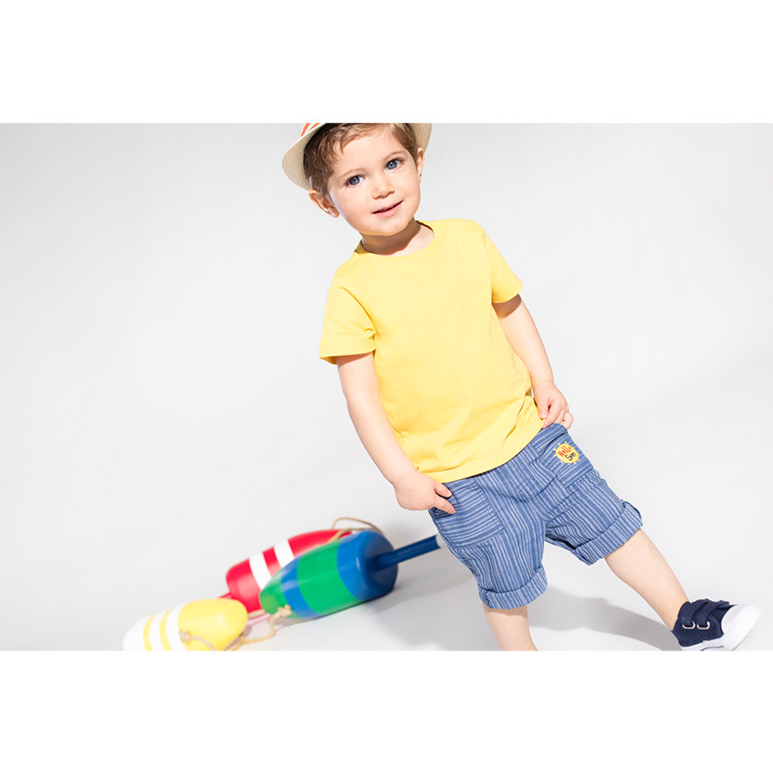 Βερμούδα με λεπτές ζακάρ ρίγες και στάμπα ήλιο 