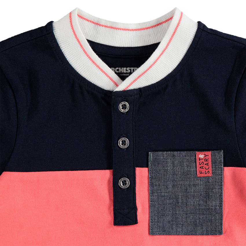 Κοντομάνικο δίχρωμο πόλο με ρίγες και τσέπη από σαμπρέ ύφασμα  