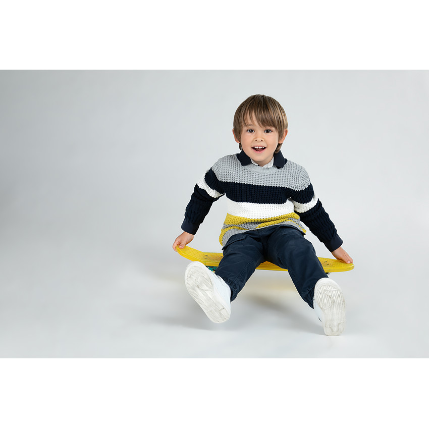 Χοντρό πλεκτό πουλόβερ με λωρίδες που κάνουν αντίθεση 