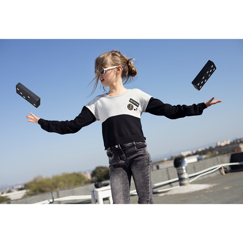 Παιδικά - Πλεκτό πουλόβερ σε άνετη γραμμή με διακοσμητικό μοτίβο 