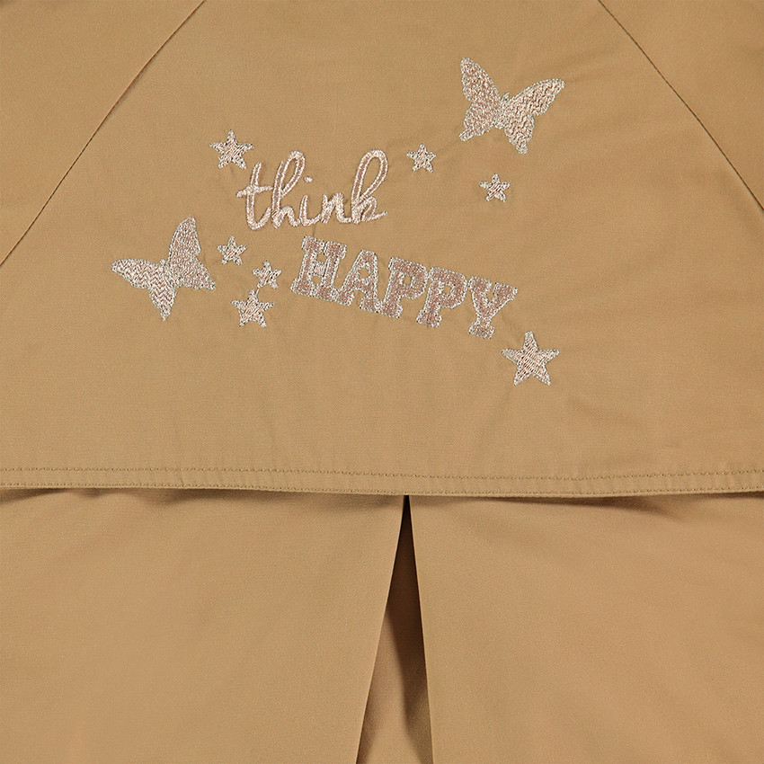 Καμπαρντίνα στο χρώμα της άμμου με επένδυση από sherpa και διακοσμητικά κεντήματα 