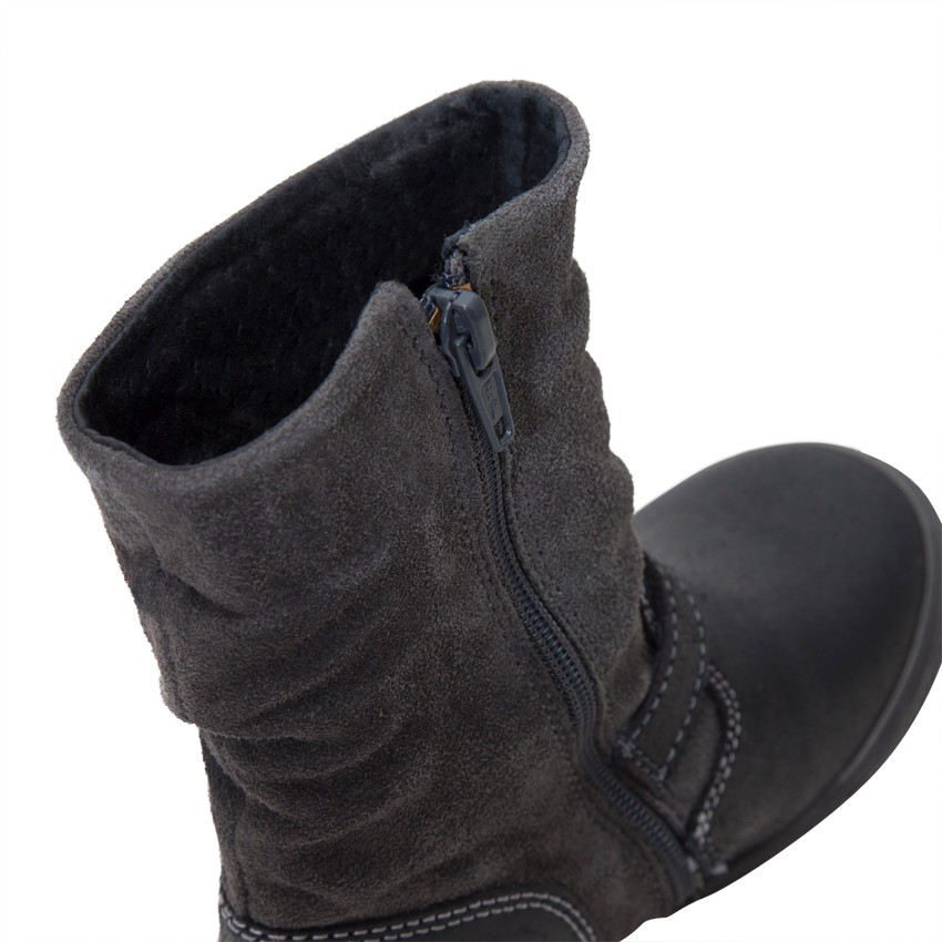 Δερμάτινα μποτάκια με σούρες και αστέρι από πούλιες 