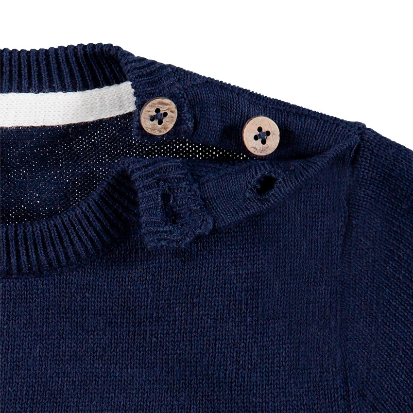 Πλεκτό πουλόβερ με διακοσμητικά στοιχεία μπροστά και άνοιγμα στην πλάτη 