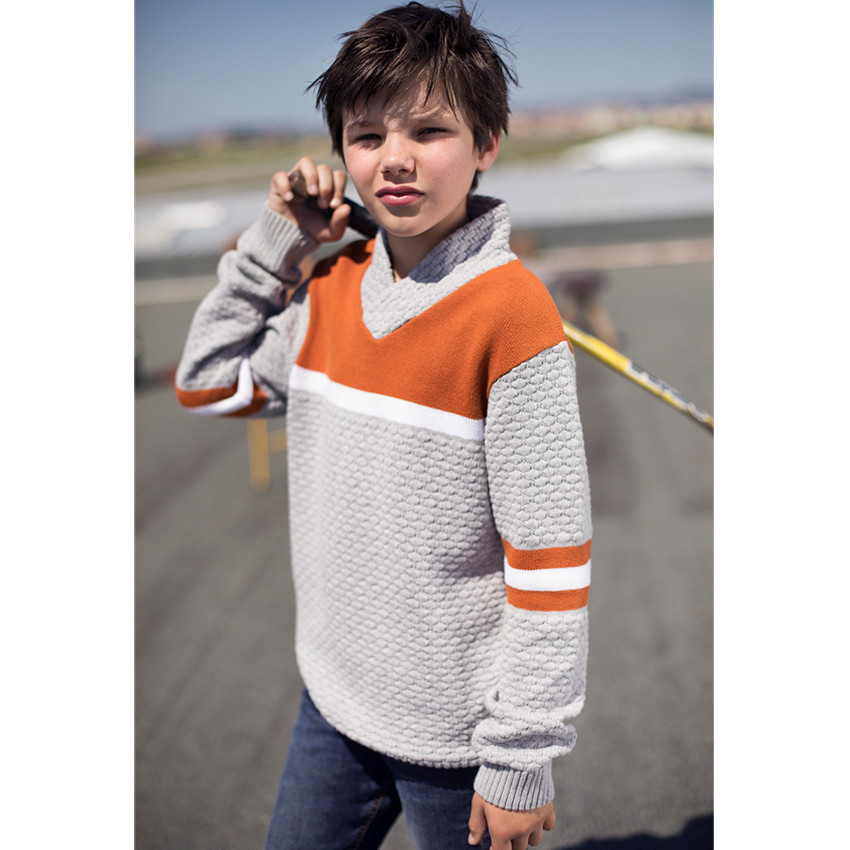 Παιδικά - Τζιν με φθαρμένη και τσαλακωμένη όψη και ρεβέρ που κάνει αντίθεση 