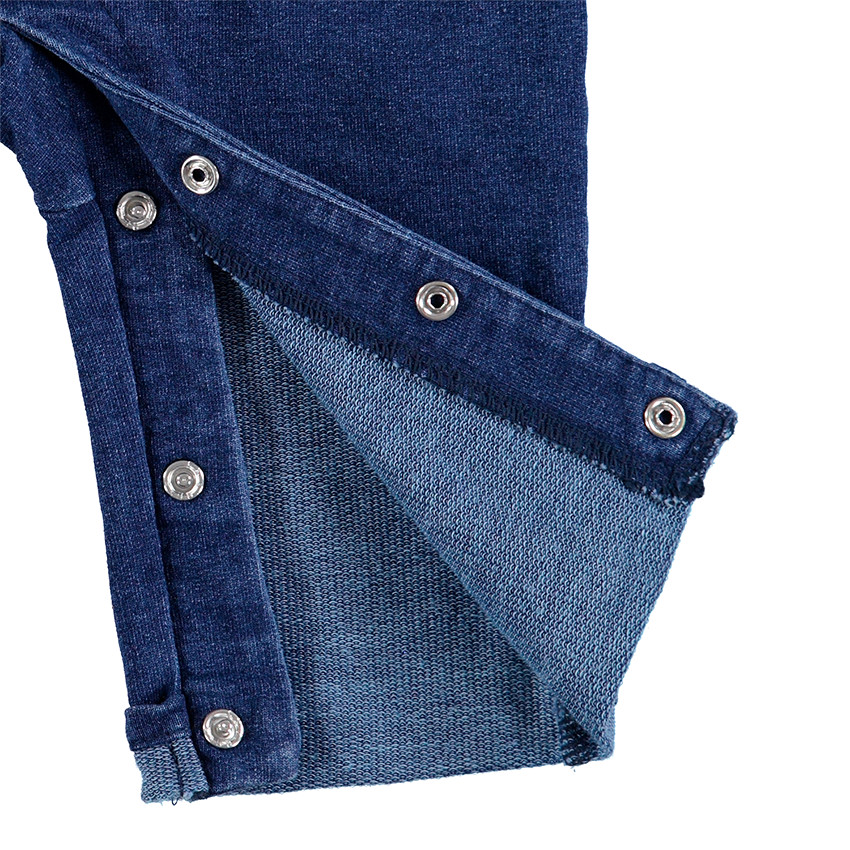 Σύνολο μονόχρωμο πόλο και σαλοπέτα με όψη ντένιμ και κεντημένη μαϊμού 