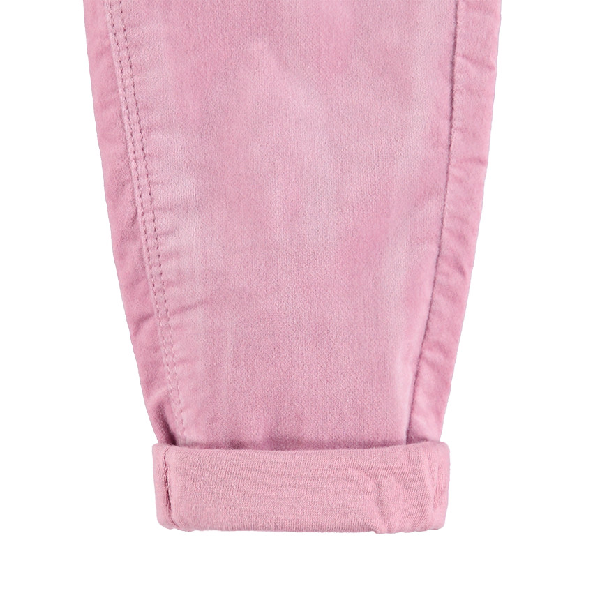 Βελούδινο παντελόνι με ζέρσεϊ επένδυση και κέντημα στις τσέπες 