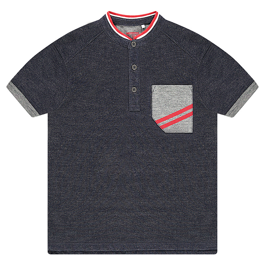 Ζέρσεϊ πόλο με λεπτομέρειες σε αντίθεση 