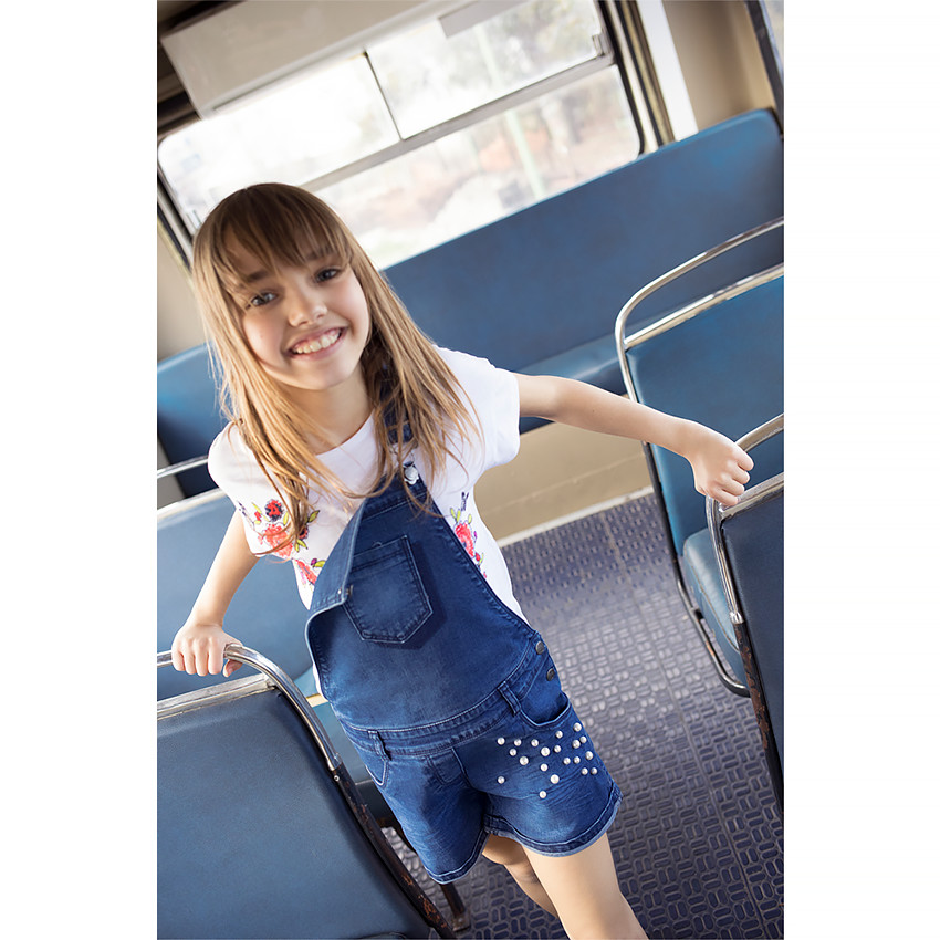 Κοντομάνικη μπλούζα με κεντημένα λουλούδια 