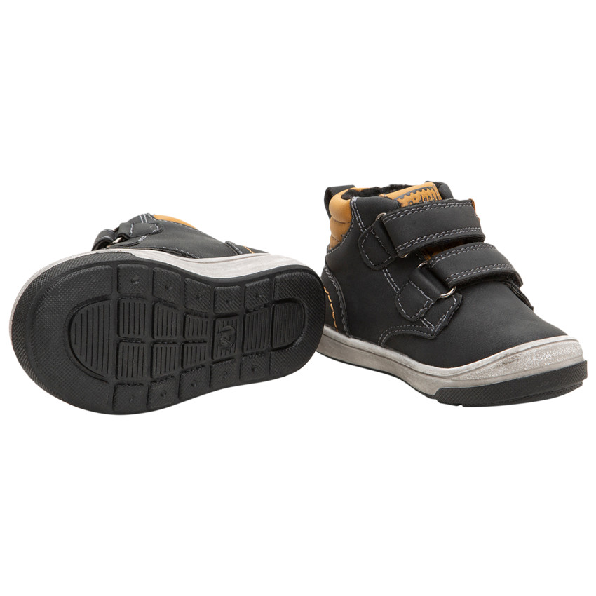 Μποτάκια από συνθετικό δέρμα με βέλκρο και άνοιγμα σε αντίθεση 