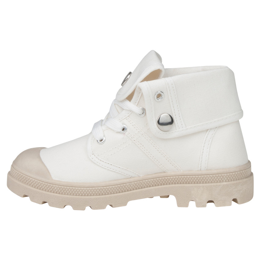 Πάνινα αθλητικά μποτάκια με ρεβέρ στο άνοιγμα και στη γλώσσα 