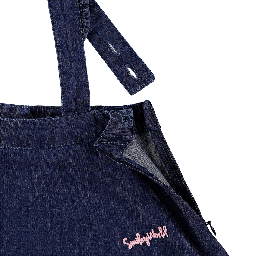 Φόρεμα-σαλοπέτα από σαμπρέ ύφασμα με βολάν στις τιράντες και κεντημένο μοτίβο ©Smiley 