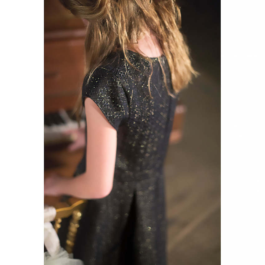 Παιδικά - Κοντομάνικο φόρεμα με ζακάρ μοτίβο με χρυσαφί ίνες για μελανζέ όψη 