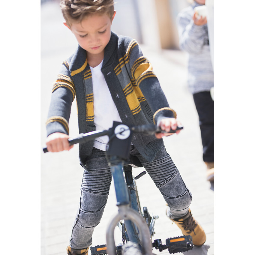 Πλεκτή ζακέτα με ζακάρ ρίγες σε αντίθεση 