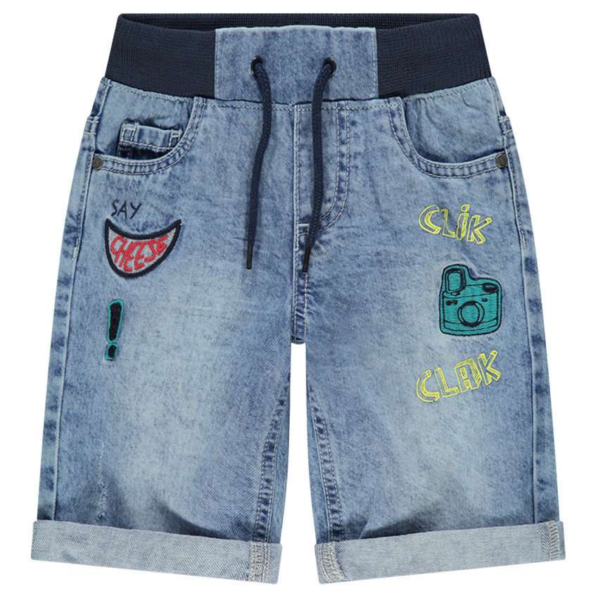 Τζιν βερμούδα με used όψη, λάστιχο στη μέση και απλικέ σήματα 