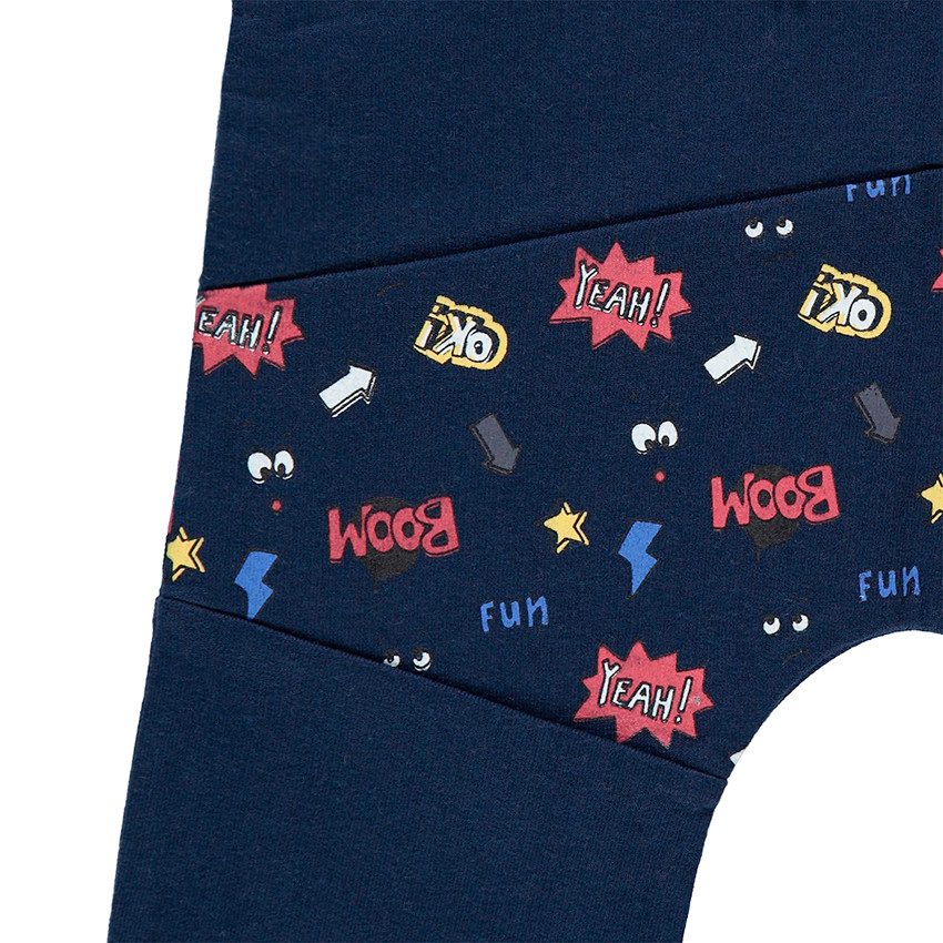 Φανελένια φόρμα με μοτίβο σε στιλ κόμικς 