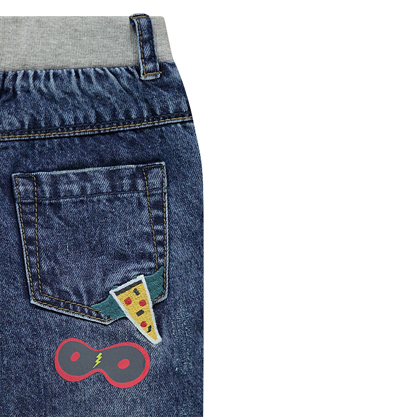 Τζιν με ξεβαμμένη όψη, σήματα και λάστιχο στη μέση 