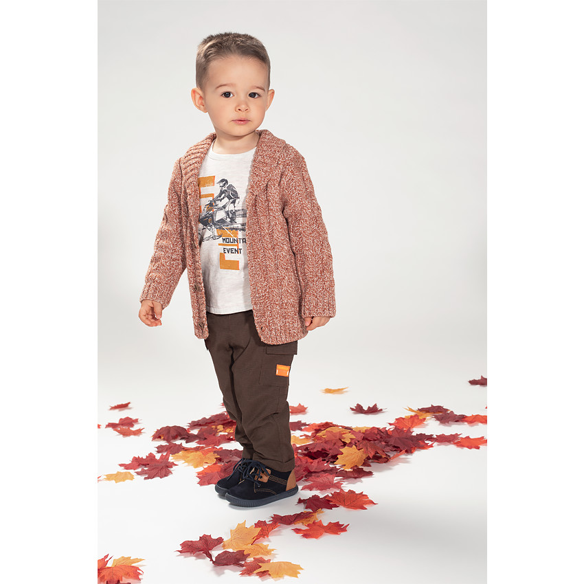 Πλεκτή χοντρή ζακέτα με διαφορετικές πλέξεις 