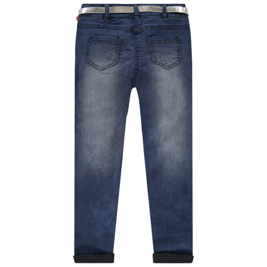 Τζιν με φθαρμένη όψη, κεντήματα και ασημί ζώνη 