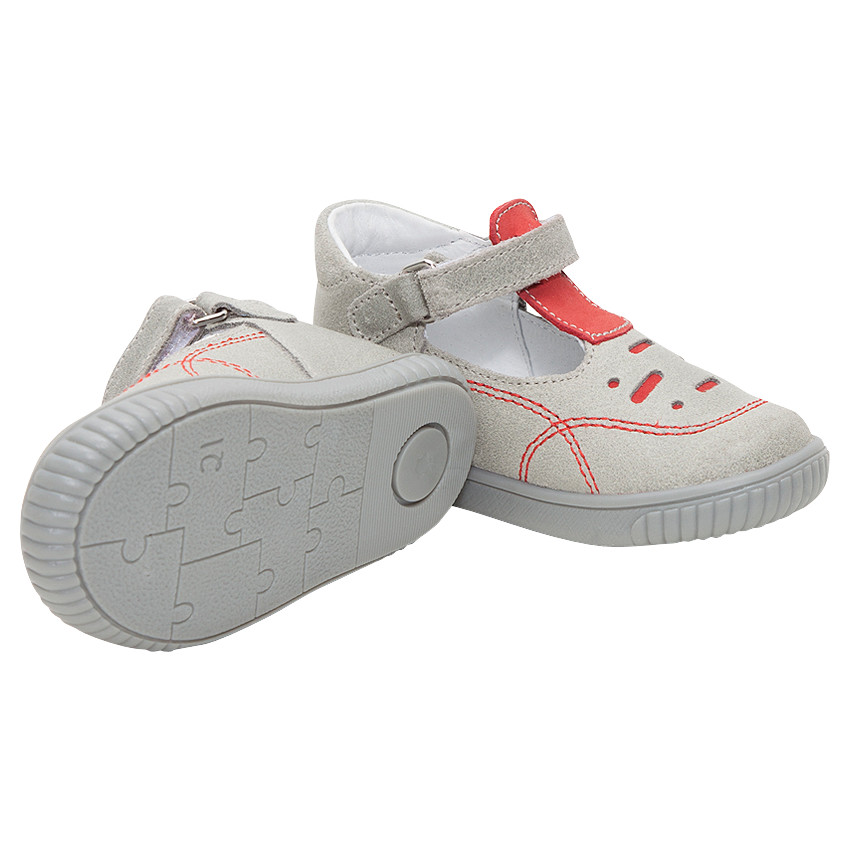 Δερμάτινα παπουτσάκια με μπαρέτα και εξώγαζα σε αντίθεση 