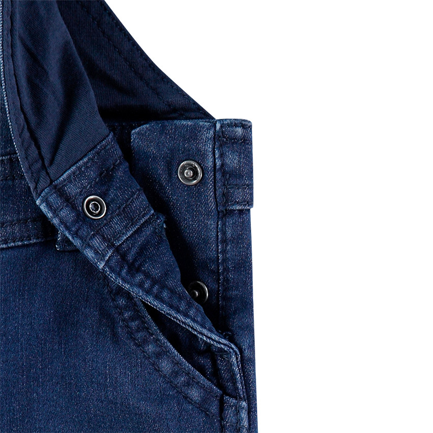 Σαλοπέτα ντένιμ με φθαρμένη όψη, επένδυση ζέρσεϊ και σήματα που κάνουν αντίθεση  