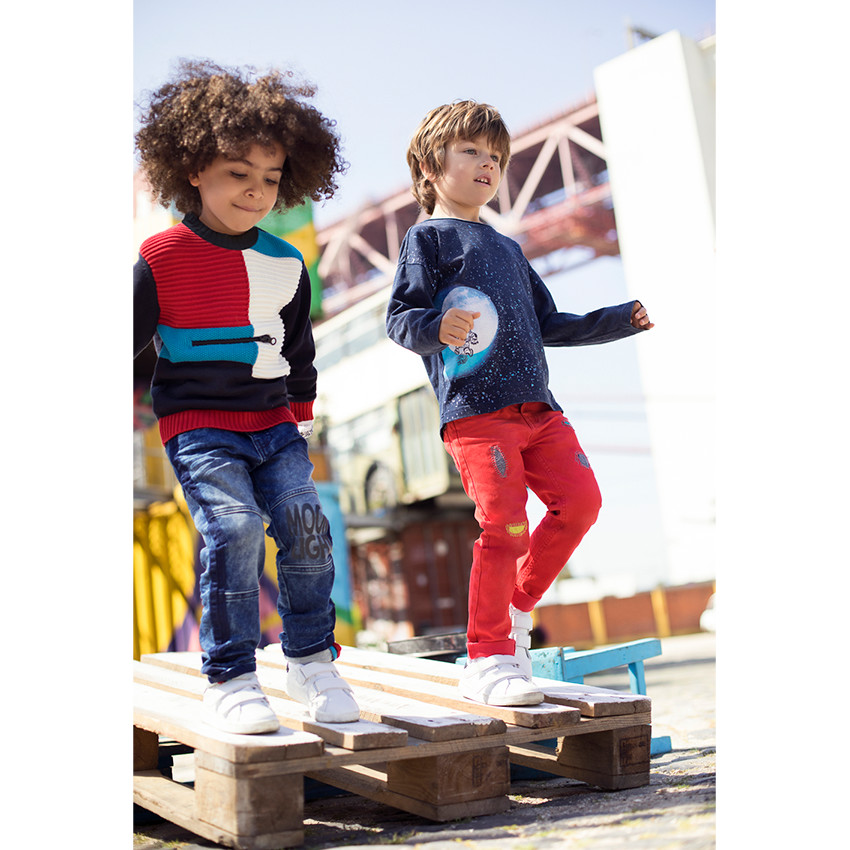 Κόκκινο παντελόνι με σκισίματα 