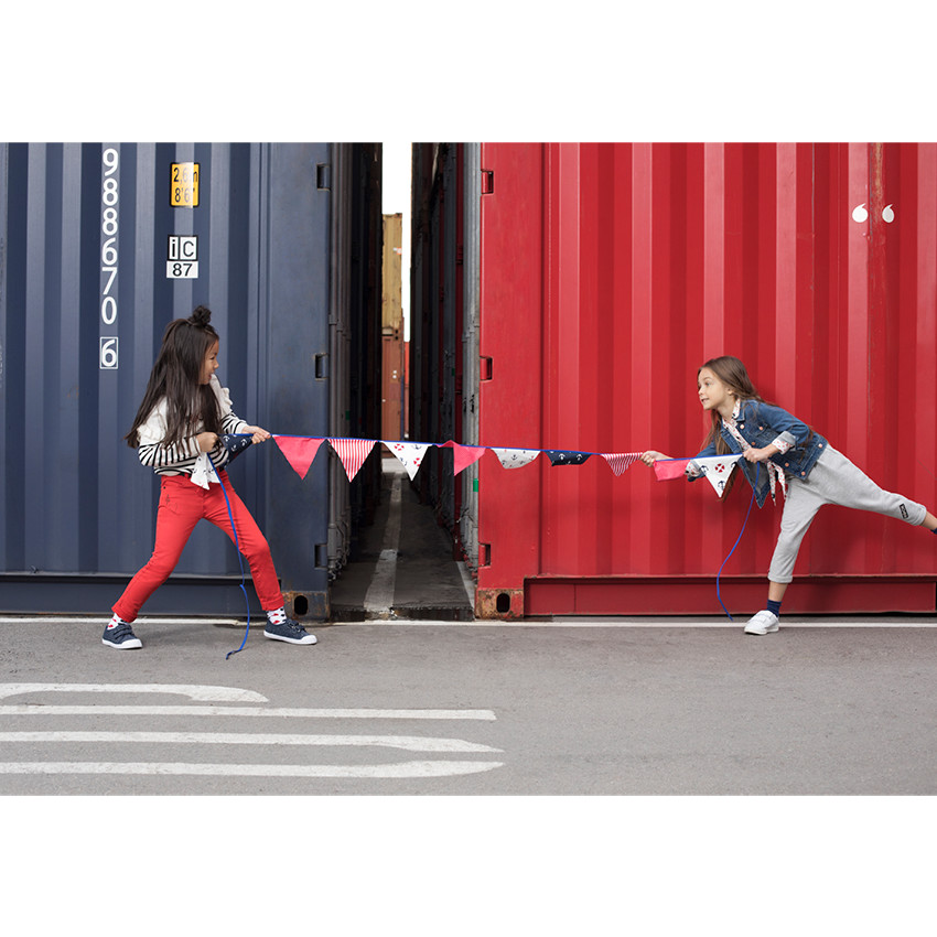 Πλεκτό με ρίγες σε αντίθεση και βολάν στα μανίκια 