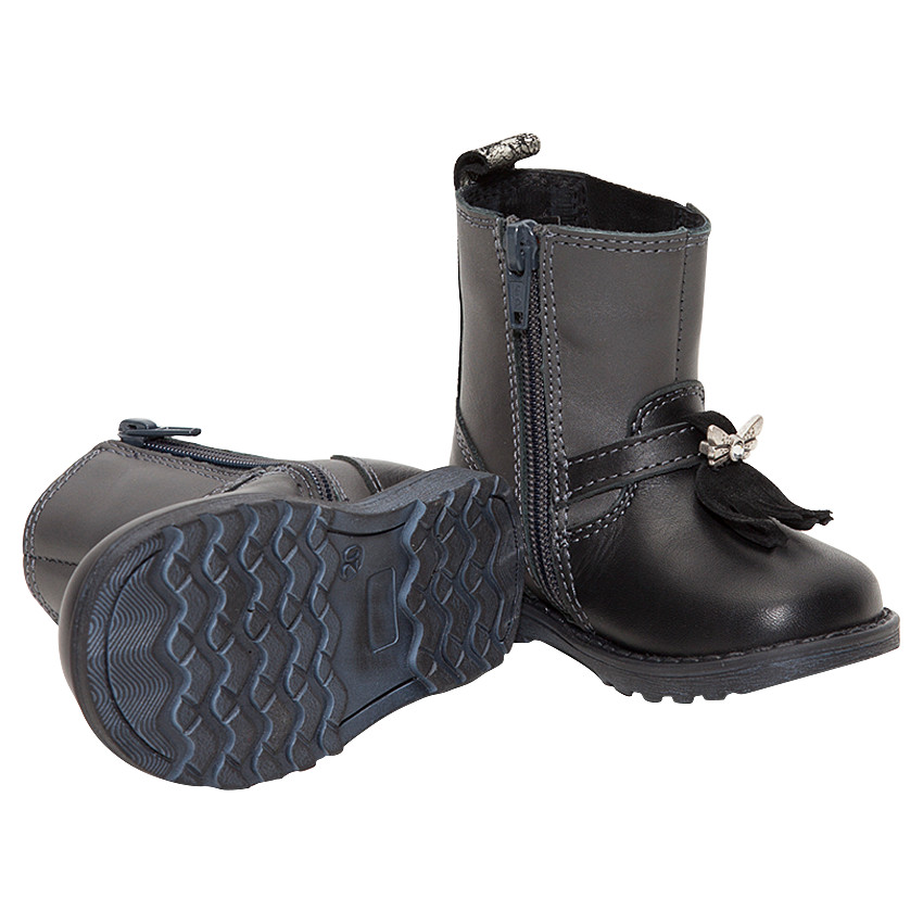 Μποτάκια μαύρα δερμάτινα με διακοσμητικά κρόσσια με φαντεζί φάσες 