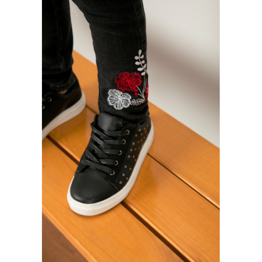 Στρετς τζιν σε γραμμή slim με λουλούδια και κεντημένες λωρίδες 