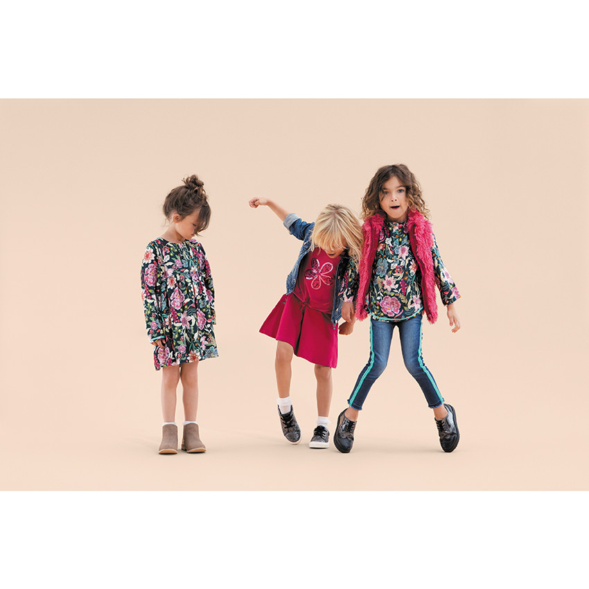 Αμάνικη ζακέτα από συνθετική γούνα με ρυθμιζόμενη ζώνη 