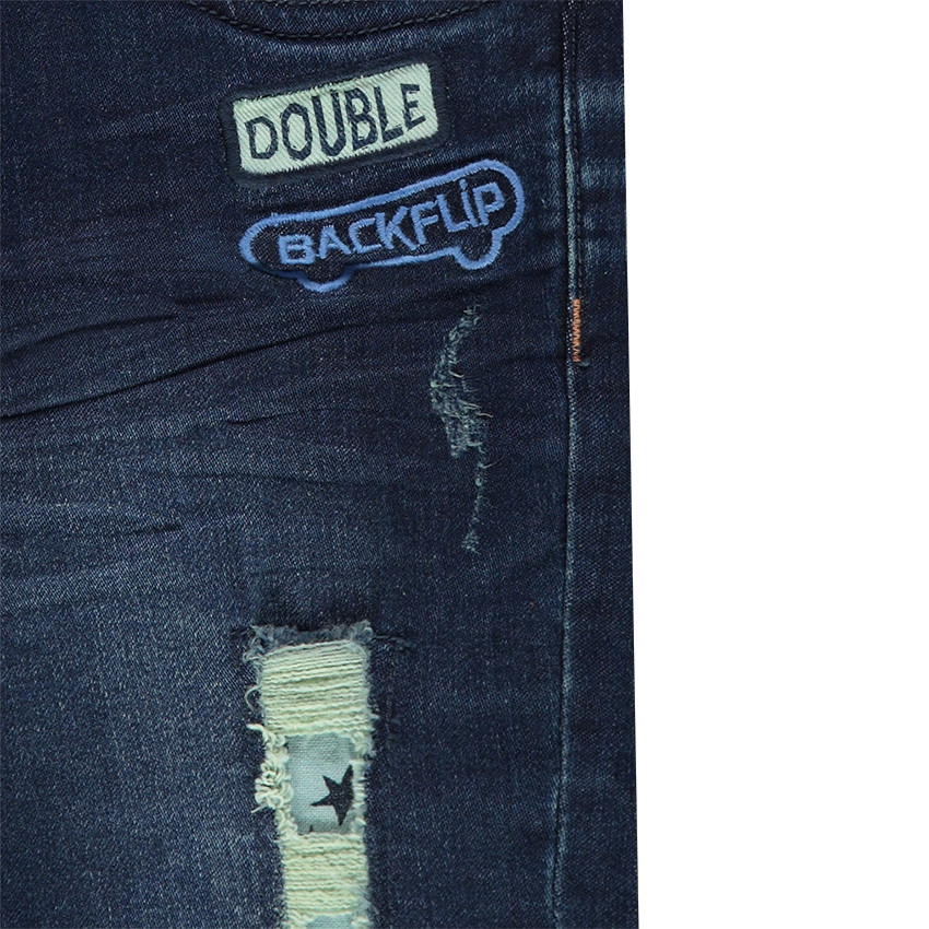 Βερμούδα τζιν με φθαρμένη όψη, μοτίβο αστεράκια και σήματα 