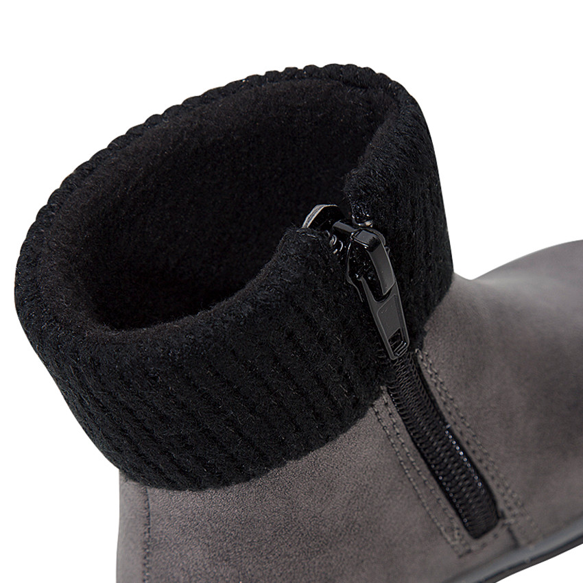 Ασημί μποτάκια με απλικέ λουλούδι και πλεκτό ύφασμα στο άνοιγμα 