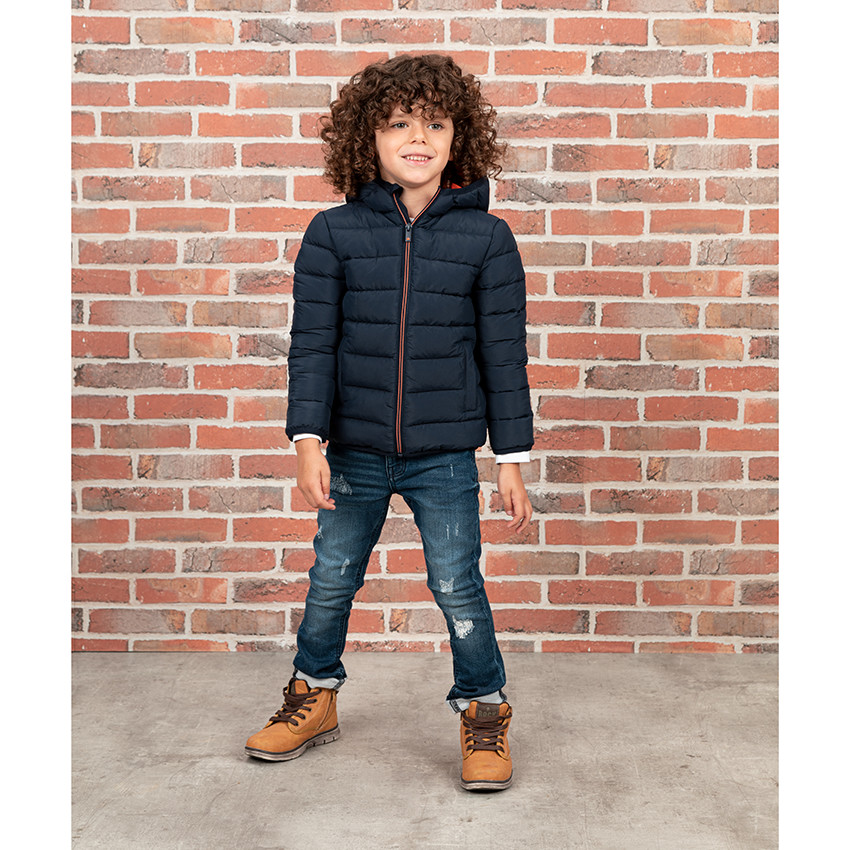 Ελαφρύ μπουφάν  με τσάντα μεταφοράς 