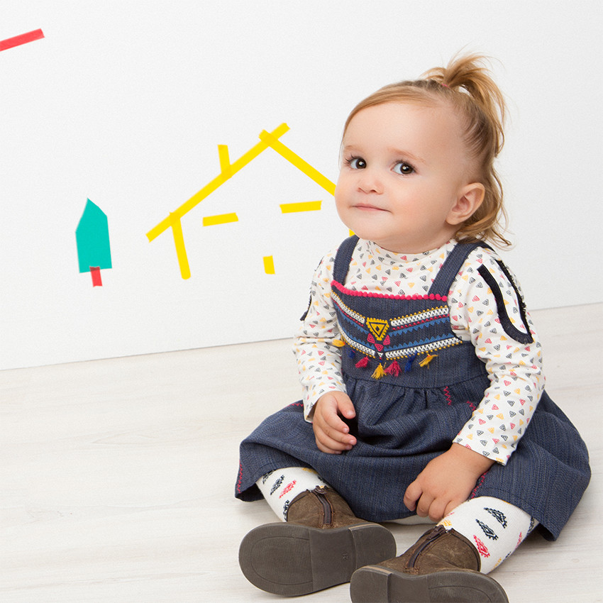 Βαμβακερό φόρεμα με κεντήματα και χρωματιστές φουντίτσες 